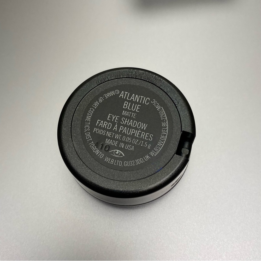 MAC “Atlantic Blue” Eyeshadow - Picture 2 of 5